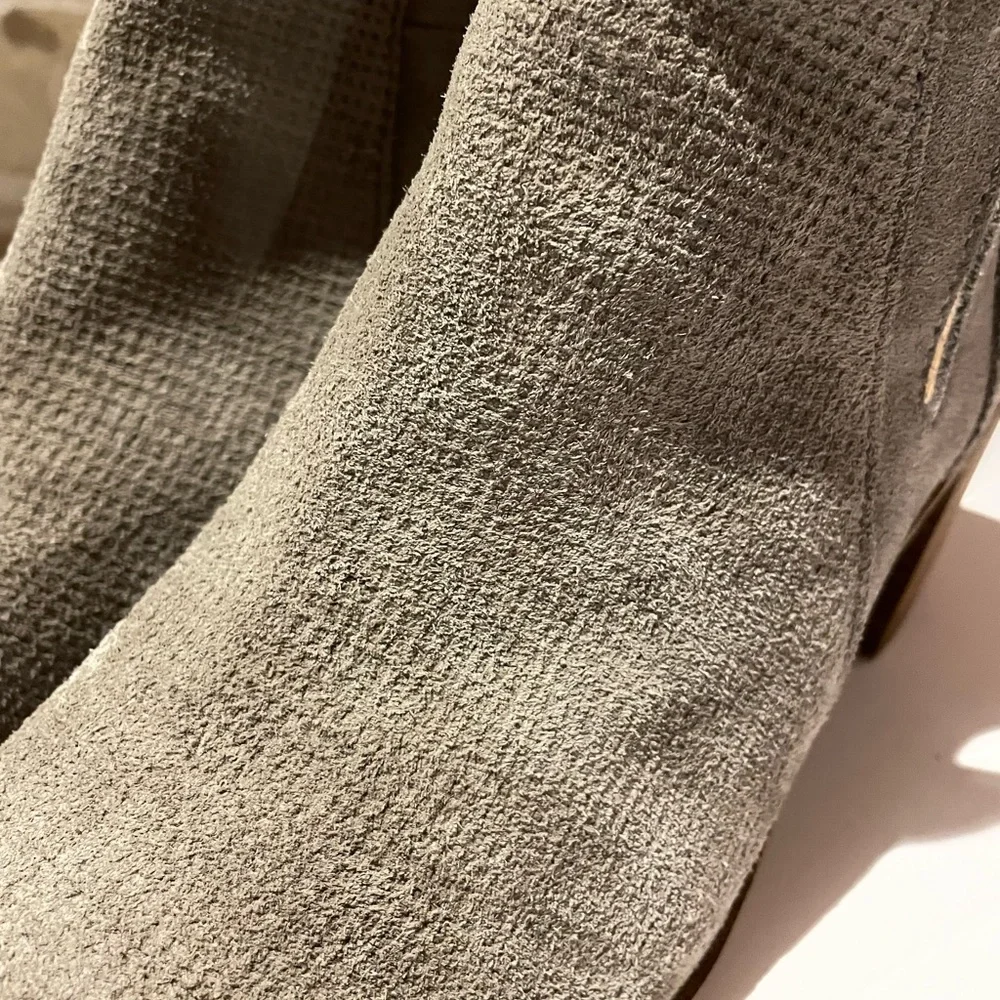 Lucky Brand LP-Ponic Women’s 8.5M taupe grey side zip heeled ankle booties - Picture 9 of 12
